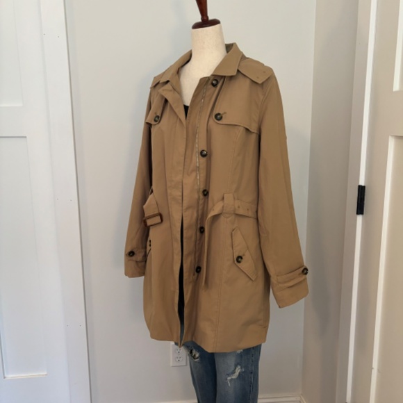 Classic Tan Trench Coat - Picture 3 of 10